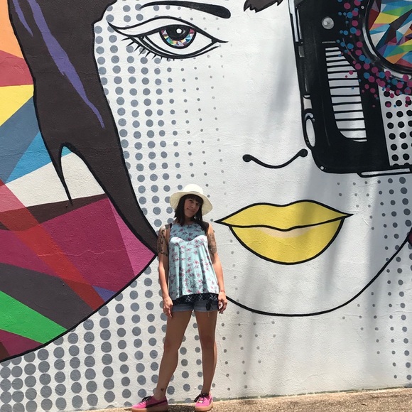 Meet your Posher, Julie - Picture 1 of 1